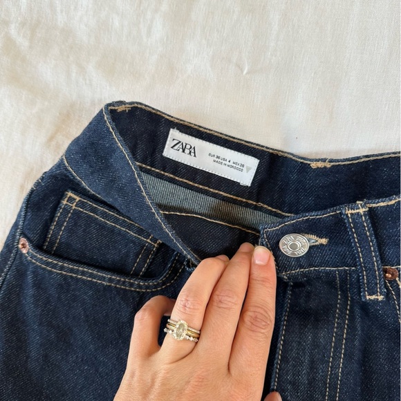 Zara Dark Wash Wide Leg Raw Hem Jeans Size 4 - Picture 5 of 8